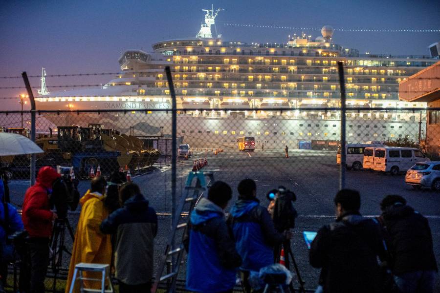 Tras cuarentena por coronavirus, estadounidenses abandonan crucero en Japón