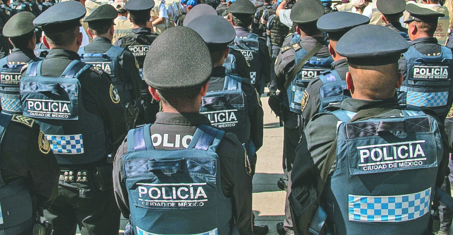 Vinculan a proceso a nueve expolic&iacute;as