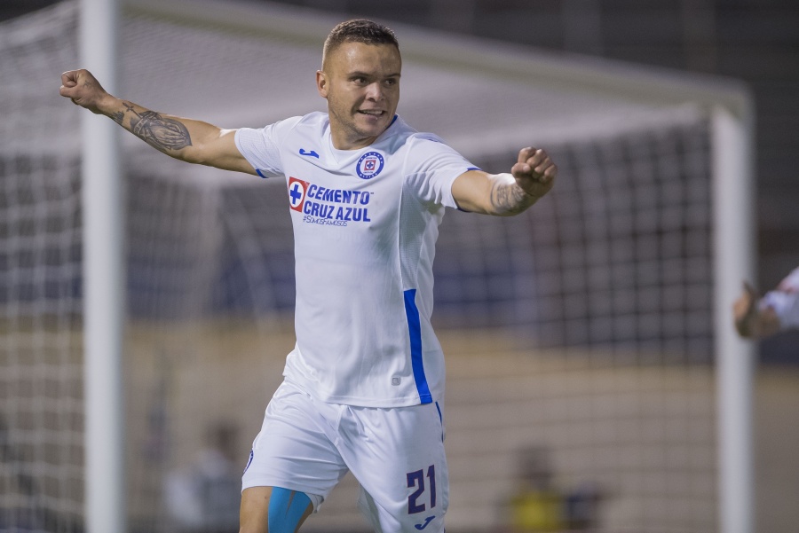 Cruz Azul encuentra la luz en Jamaica con remontada