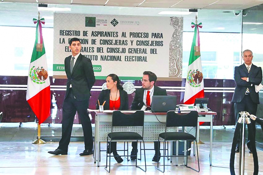 Se apuntan 5 a registro de consejeros del INE 