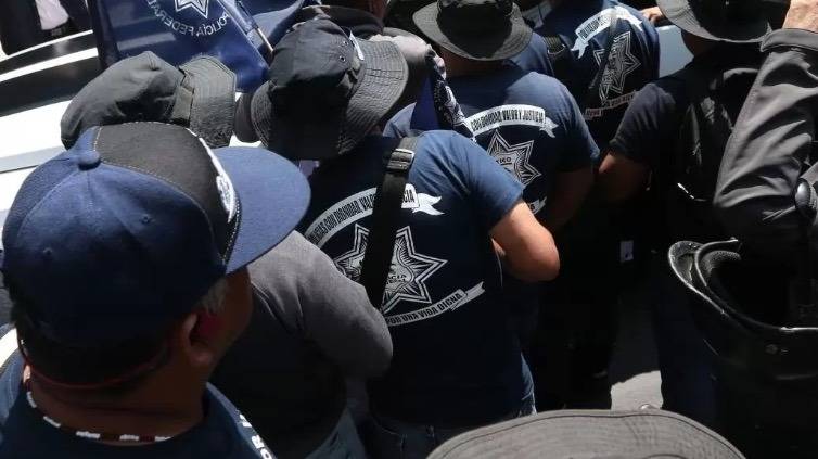 Policías federales protestan en Reforma