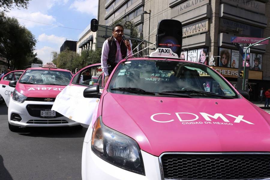 A “pedradas”, taxistas se enfrentan contra policías en Buenavista (Video)