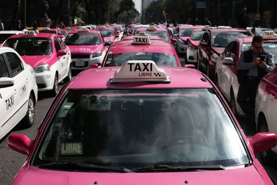 Taxistas protestan en el Ángel contra apps de transporte privado