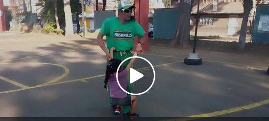 Maestro de educación física enseña cómo reaccionar en caso de secuestro
