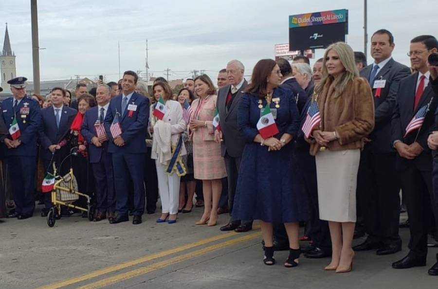 Celebran “Ceremonia del Abrazo” en frontera de Laredo y Nuevo Laredo