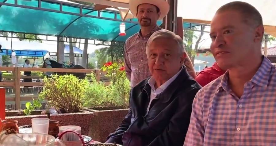 Insiste AMLO que hay mano negra detrás del paro nacional de mujeres