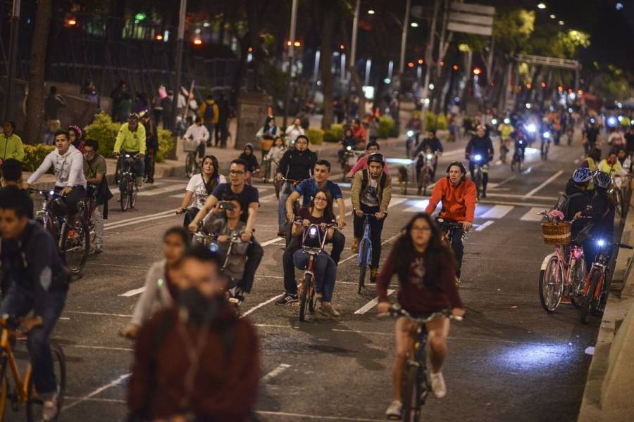 Con paseo en bici celebran hoy el amor y la amistad en CDMX
