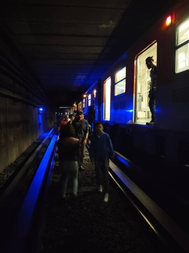 Desalojan metro entre las estaciones Cuatro Caminos y Panteones