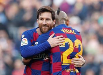 Messi se luce con p&oacute;ker y Barcelona aprieta en la cima de La Liga