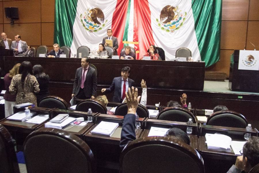 Gasta Congreso de la Unión en sillones, almohadas y relojes