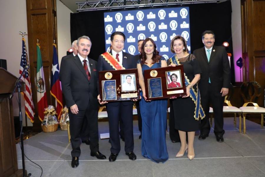 Mario Delgado es reconocido por su labor como legislador, al igual que Nancy Pelosi