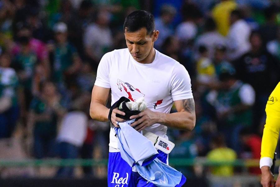¡Ni una menos! Rodolfo Cota, del León, protesta contra feminicidios