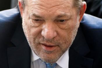 Harvey Weinstein, declarado culpable por agresi&oacute;n sexual y violaci&oacute;n