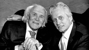 Kirk Douglas deja 81.5% de su herencia a la caridad