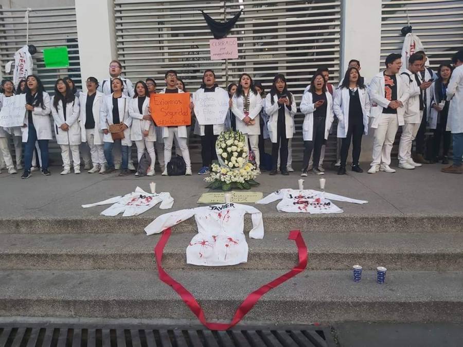 Protestan en universidades de Puebla por asesinato de estudiantes