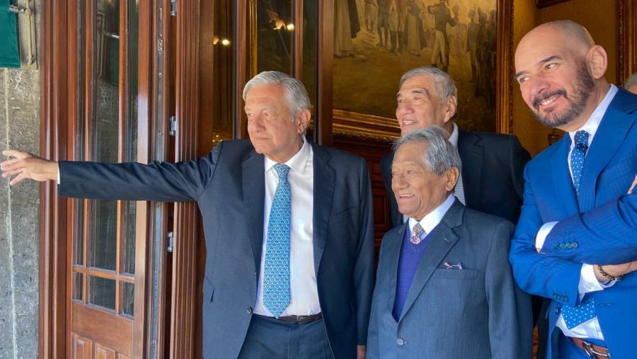 AMLO recibe a Armando Manzanero en Palacio Nacional