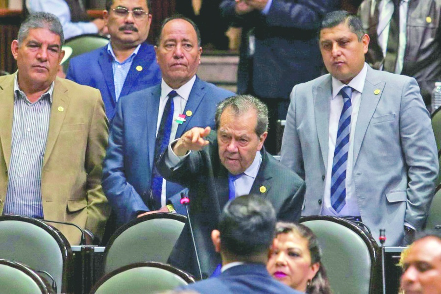 ...Y diputados se suman al paro; proponen un día de desagravio