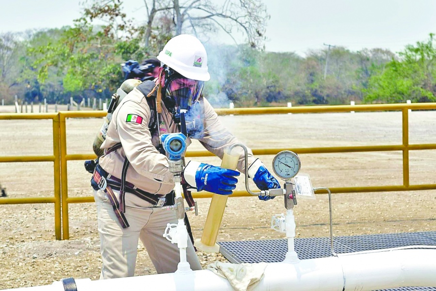 Pemex reporta mayor producción de crudo y gasolina 