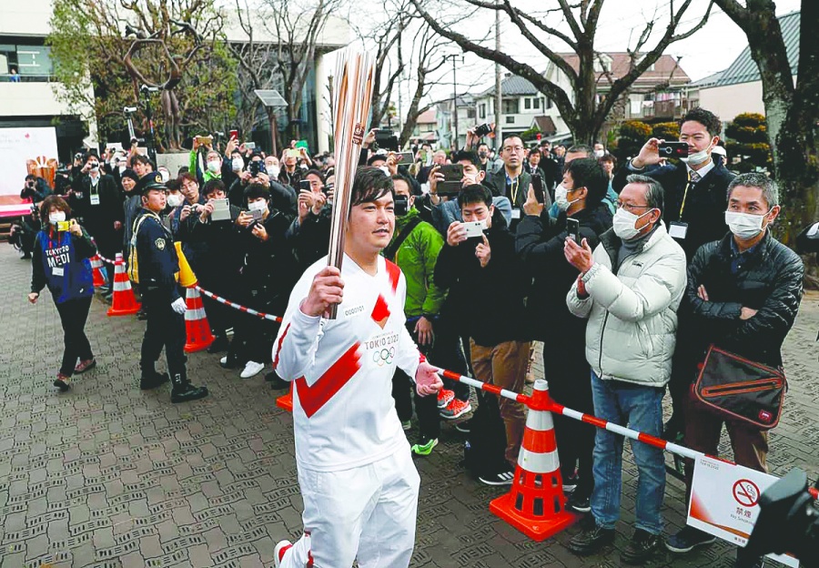 Japón se aferra a Tokio; cambia ruta de antorcha olímpica