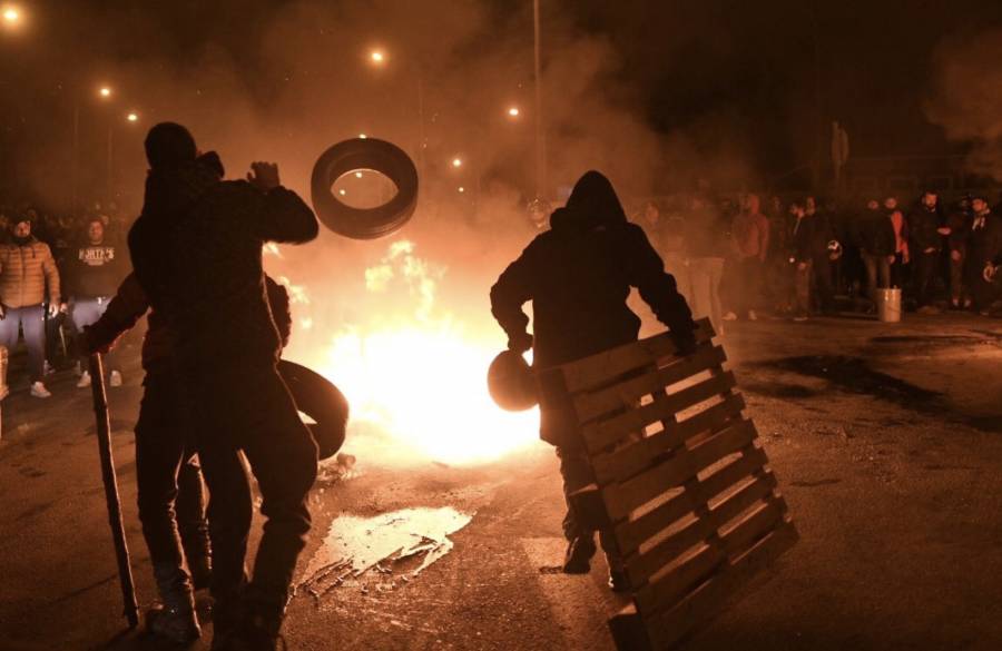 Hieren a policías durante protestas en Grecia