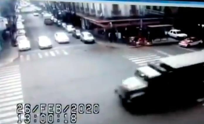 Cami&oacute;n militar atropella y mata a ciclista