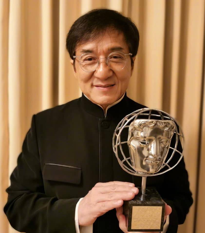 “No se preocupen, no estoy en cuarentena”: Jackie Chan