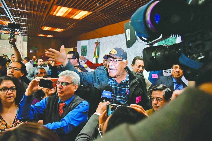 Pescadores irrumpen en sesión de san lázaro 