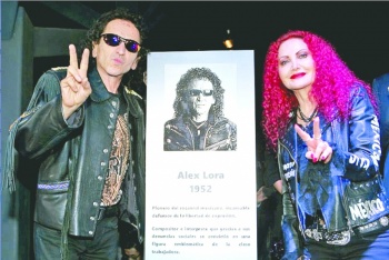 Alex Lora ya tiene su estatua en la CDMX