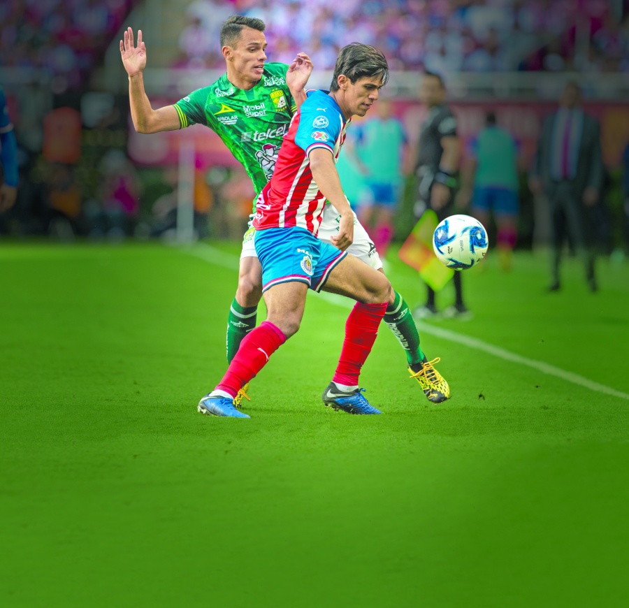 Chivas se impone al León y entra a zona de Liguilla