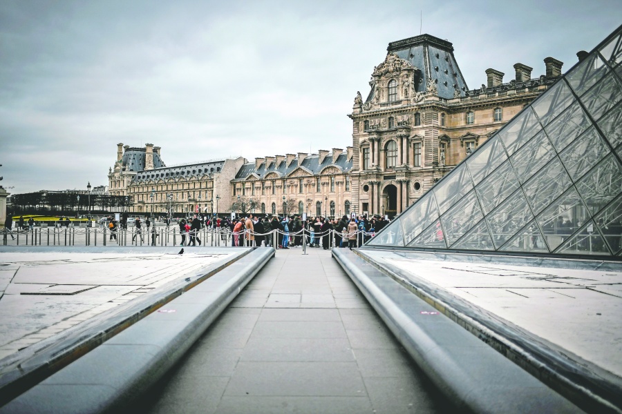 El Louvre también cerró sus puertas