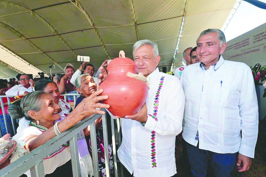 Llama AMLO a no caer en la ‘‘politiquería y grilla” 