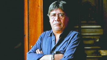Hospitalizan en Espa&ntilde;a a escritor chileno por coronavirus