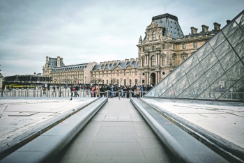 El Louvre tambi&eacute;n cerr&oacute; sus puertas