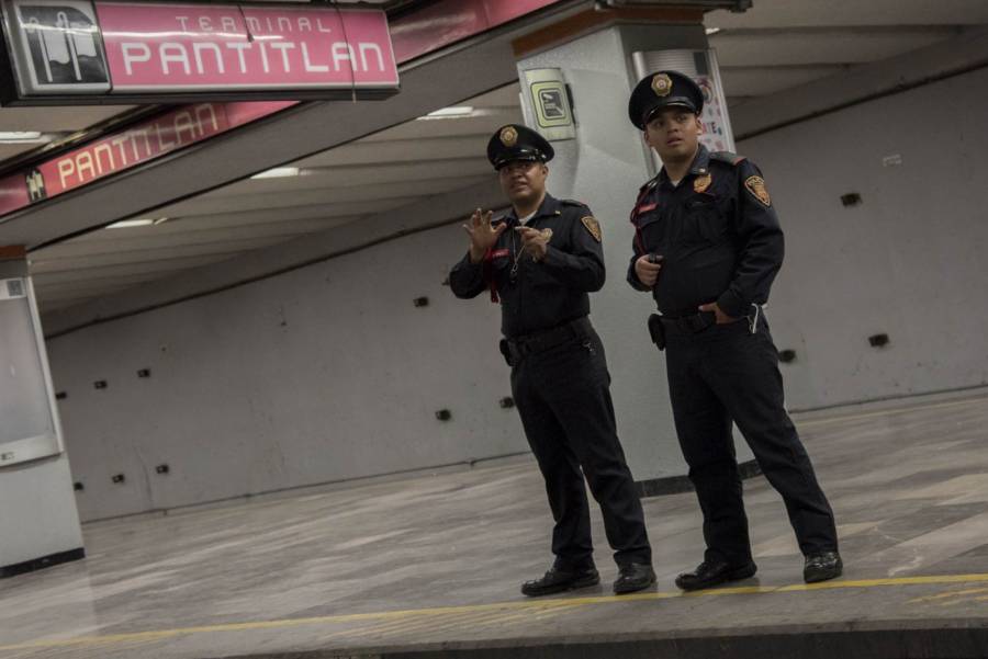 Siguen cerradas 3 estaciones de línea 5 del Metro por fuga en gasolinera