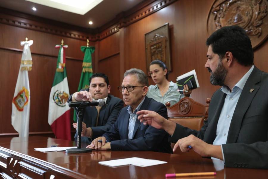 Cesan a 20 maestros de la UAEM por acoso