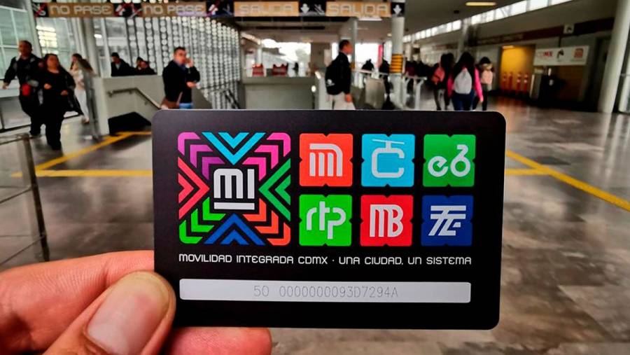 Arrestan a vendedores de tarjetas pirata del Metro