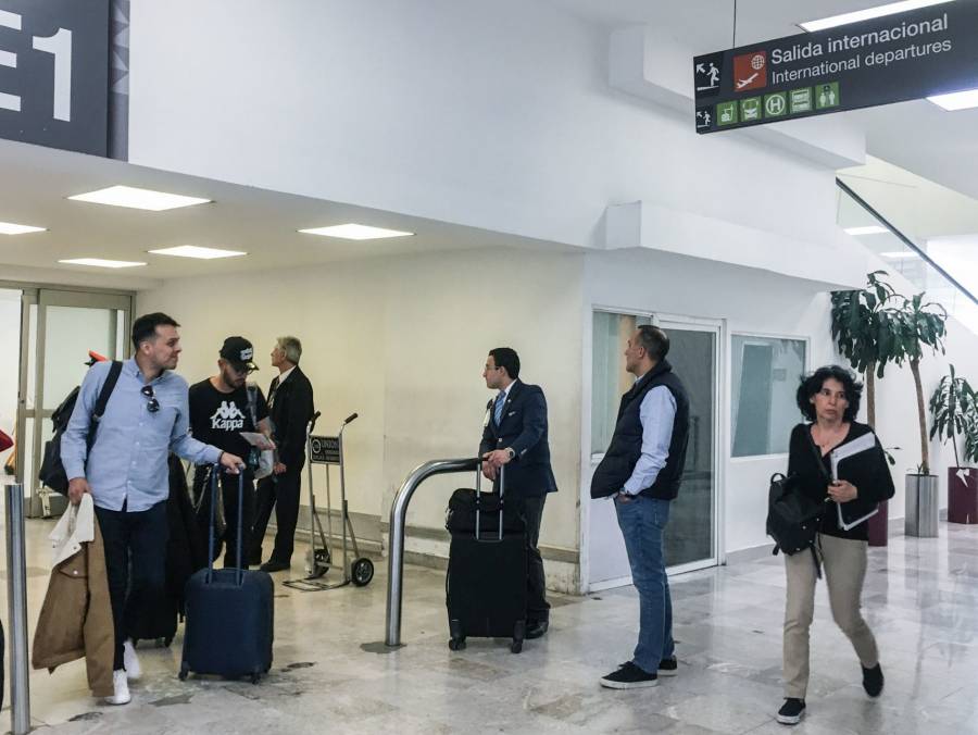 Consideran pasajeros que faltan filtros de revisión en aeropuertos