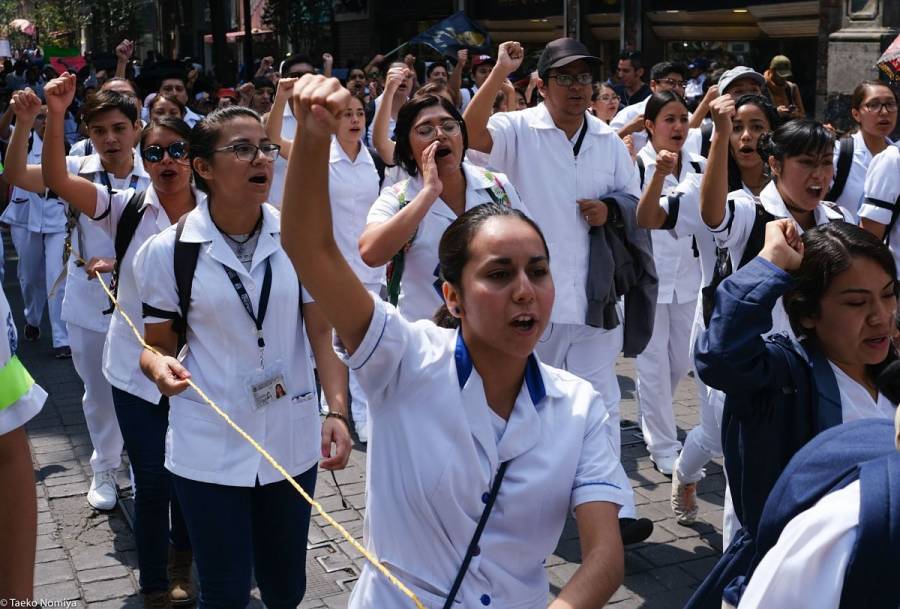 Protestan en Michoacán por asesinato de estudiantes en Puebla