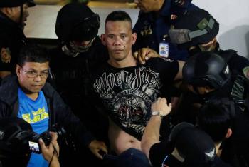 Sujeto armado libera rehenes en centro comercial de Filipinas