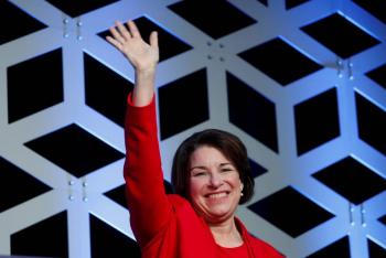 Biden consigue el respaldo de Amy Klobuchar para la candidatura dem&oacute;crata