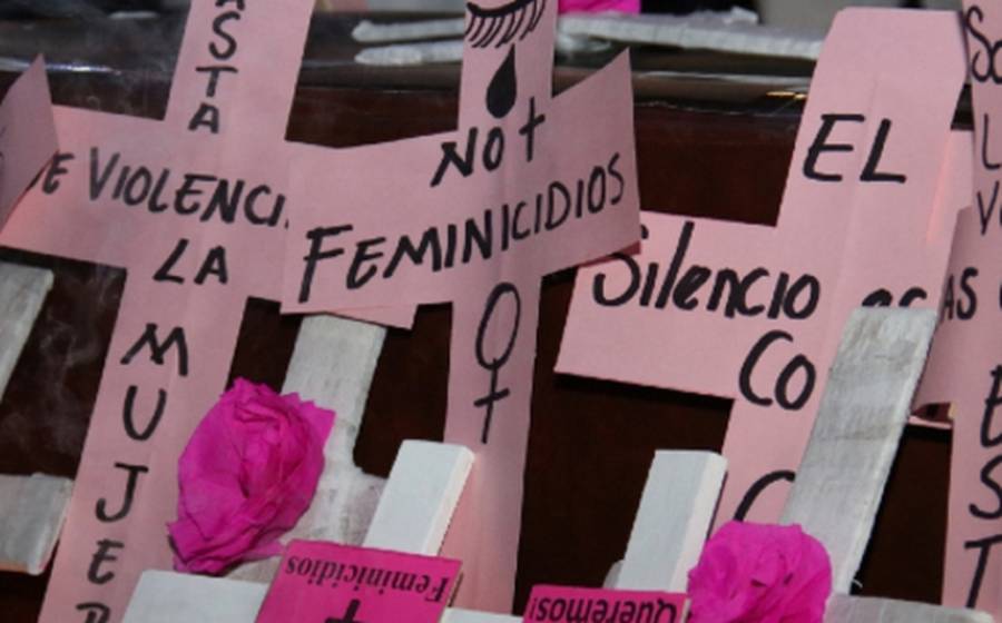 Apuñalan y asesinan a Alma Jennifer en la puerta de su domicilio en Puebla.