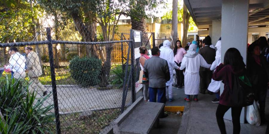 Encapuchados toman de nueva cuenta Prepa 5, exigen renuncia de directora