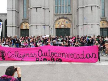Mi mu&ntilde;eca me habl&oacute;: Nuevo himno de las feministas de Chile
