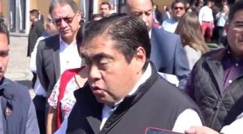 Gobernador garantiza atenci&oacute;n en tema de seguridad a universitarios