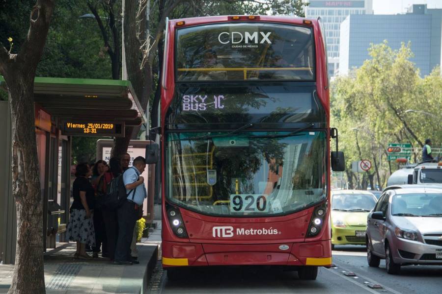 Metrobús suspende servicio en línea 7 por cable suelto