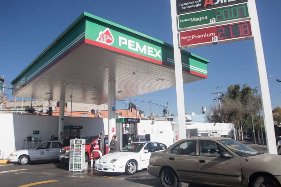 Quitan subsidio a gasolina Magna; pagar&aacute; m&aacute;s impuesto que Premium