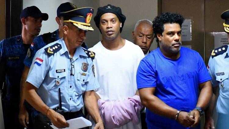 Dictan prisión preventiva por segunda vez a Ronaldinho