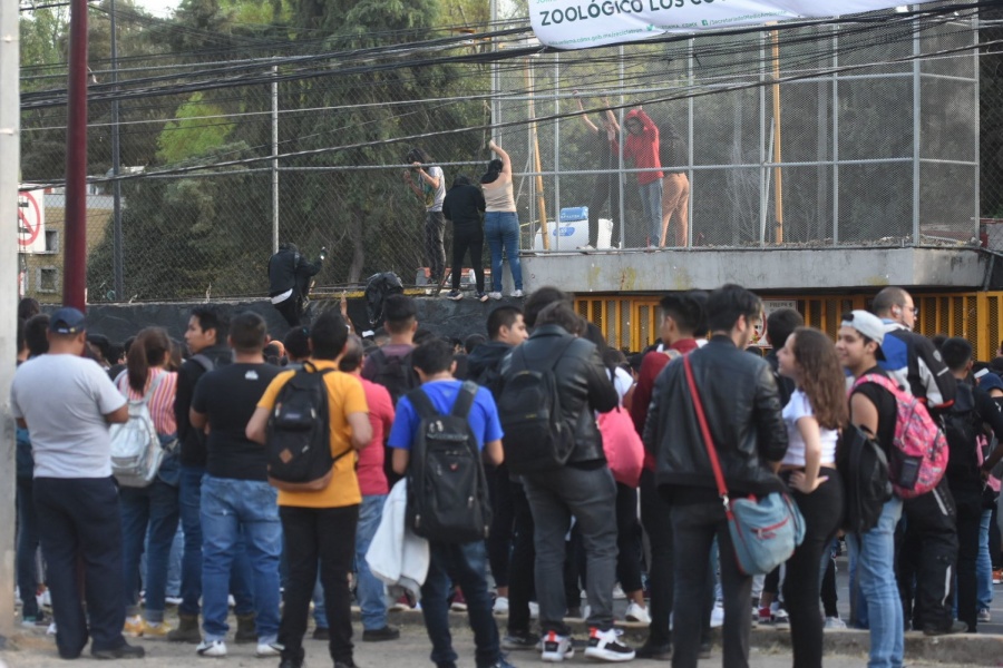 Entregan prepa 5; quedan 12 escuelas en paro