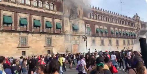 #8M: Cierran el Metro Zócalo por disturbios en Palacio Nacional