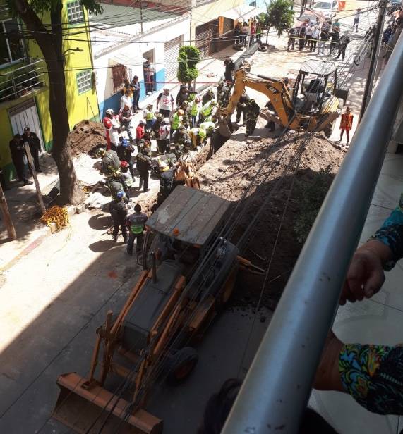 Derrumbe en obra deja a un trabajador sepultado en MH